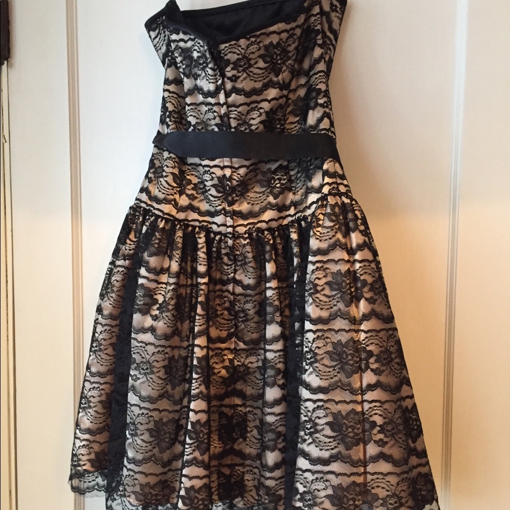 Dress - Picture 2 of 3